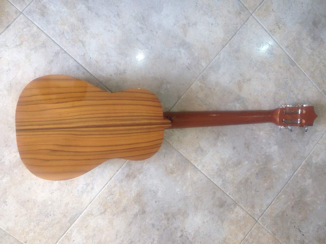 Cuatro Teca Woods & Pine Fretboard / 17 Trastes