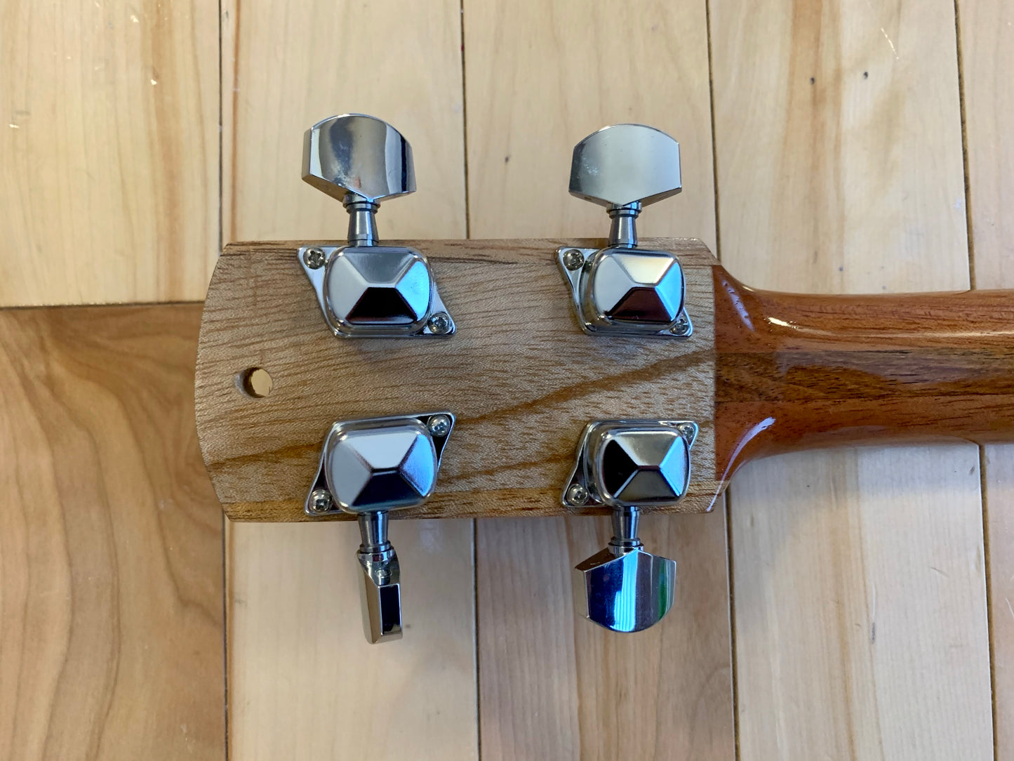 Cuatro Cedar & Pine 17 Frets / Silver Pegs