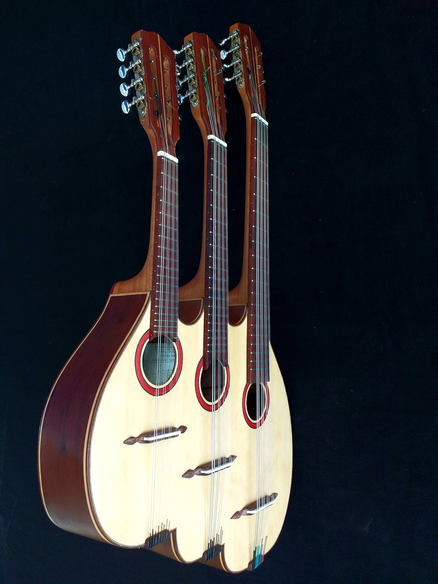 Mandolalinacello / Alfonso Sandoval