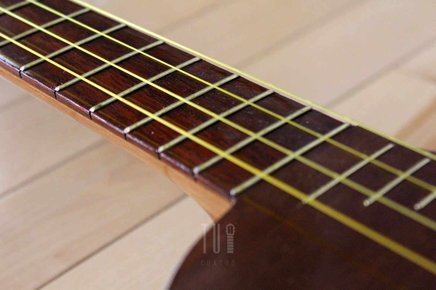 Cedar & Pine Cuatro 17 Frets / Cuatro Venezolano de Cedro & Pino 17 Trastes