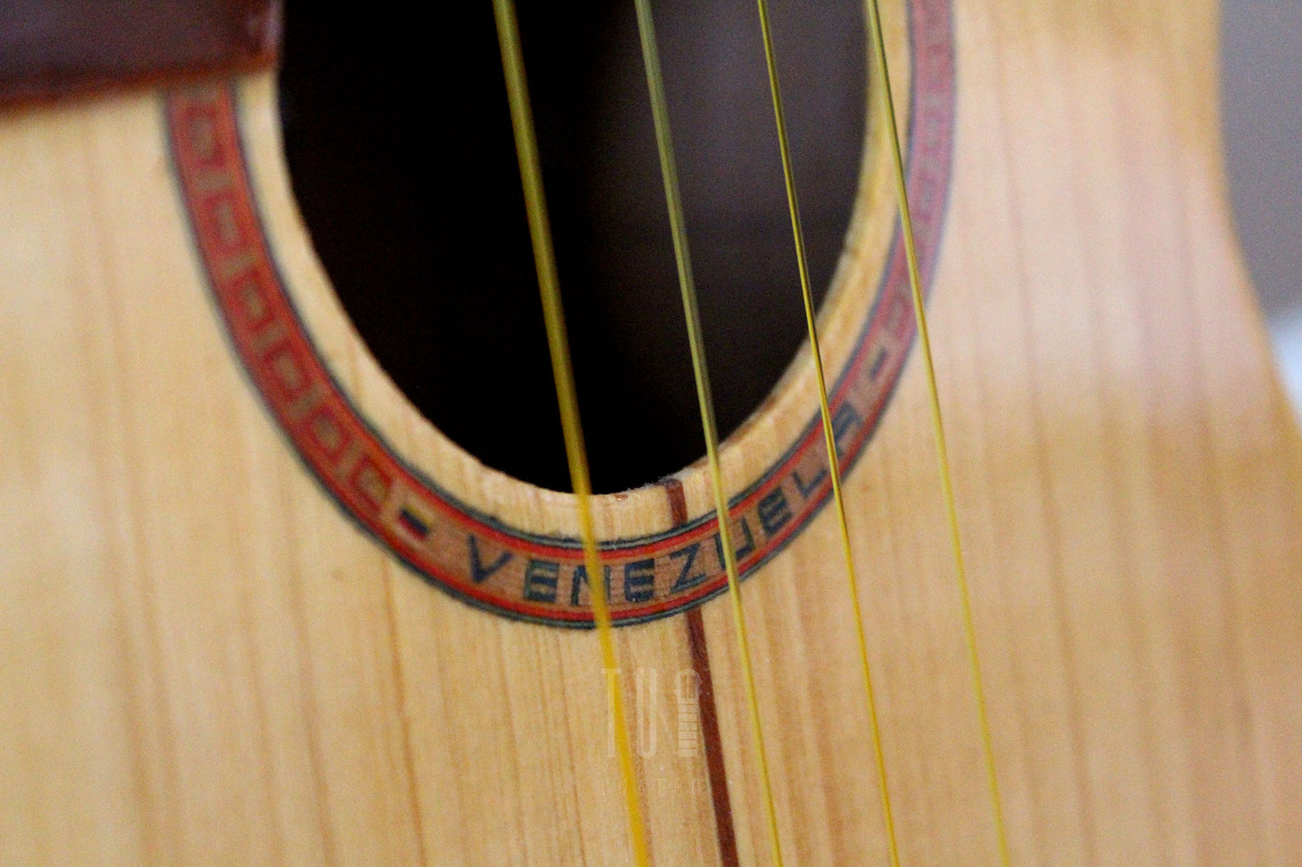 Cedar & Pine Cuatro 17 Frets / Cuatro Venezolano de Cedro & Pino 17 Trastes