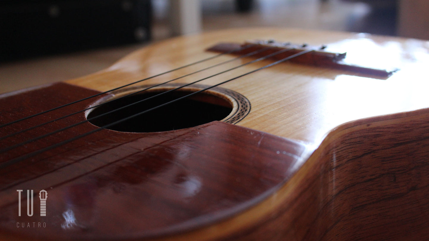 Cedar & Pine Cuatro 15 Frets / Cuatro Venezolano de Cedro & Pino 15 Trastes