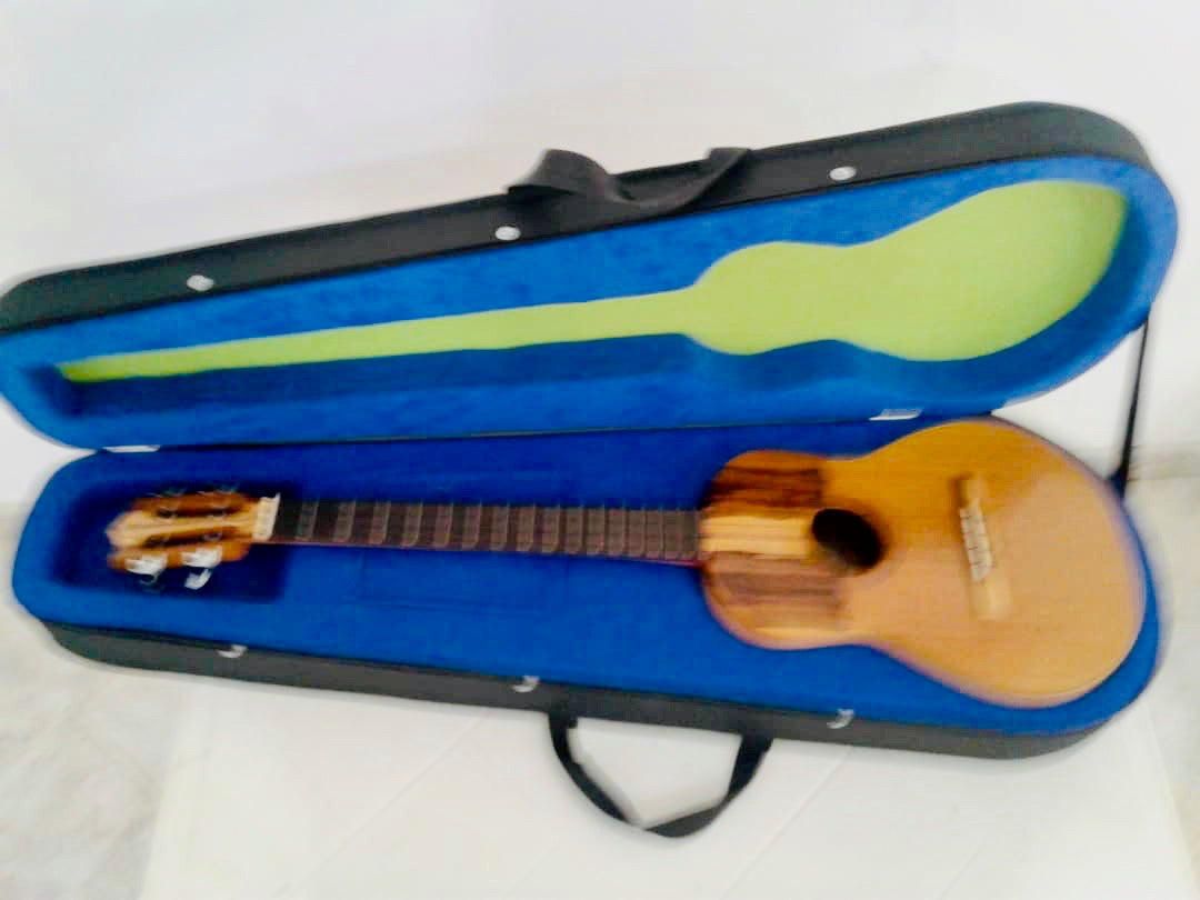 Cuatro Venezolano 17 Frets - Canalete & Quebrajada Fretboard