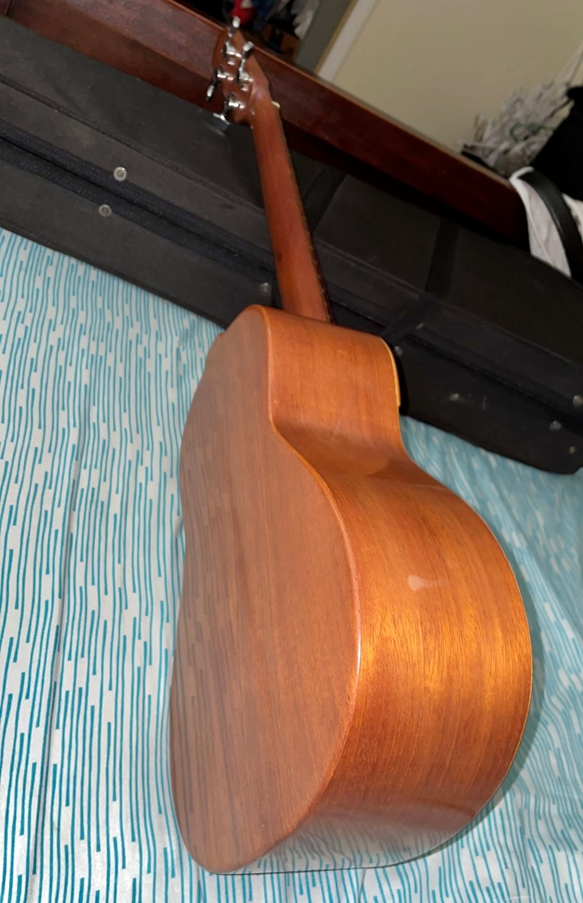 Cuatro Mahogany with Fir Tree Wood (Abeto) Soundboard 17 Frets