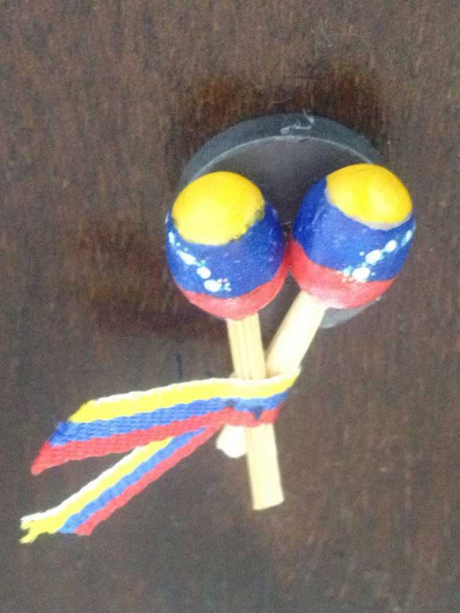 Cute Fridge Magnet - Venezuelan Maracas / Shakers. Decorative Magnet